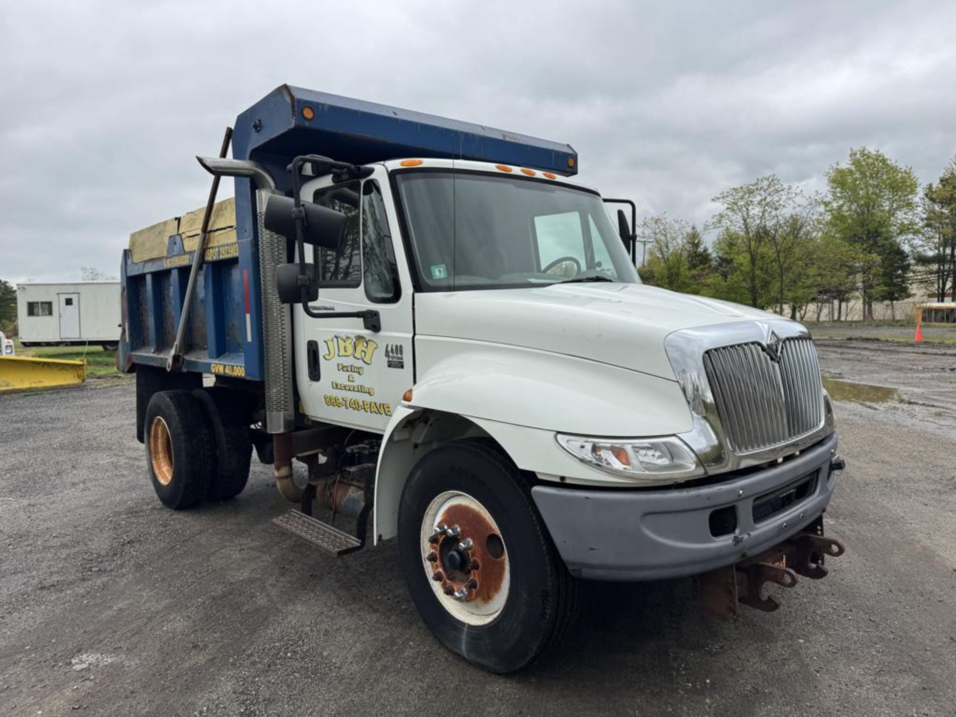 2006 International 4400 Single Axle Dump - Image 2 of 21