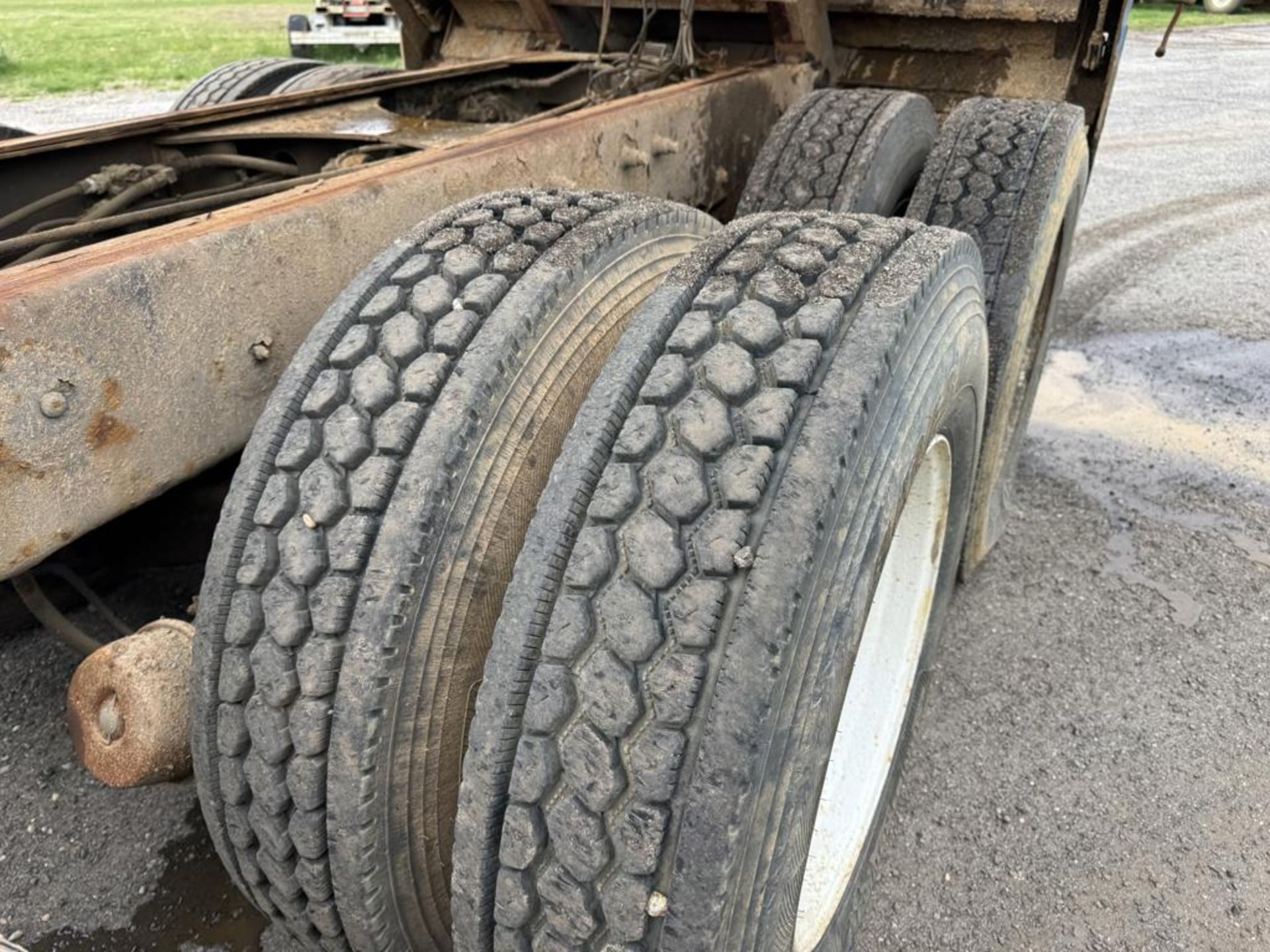 2006 Mack Granite Tri-Axle Dump - Image 22 of 44