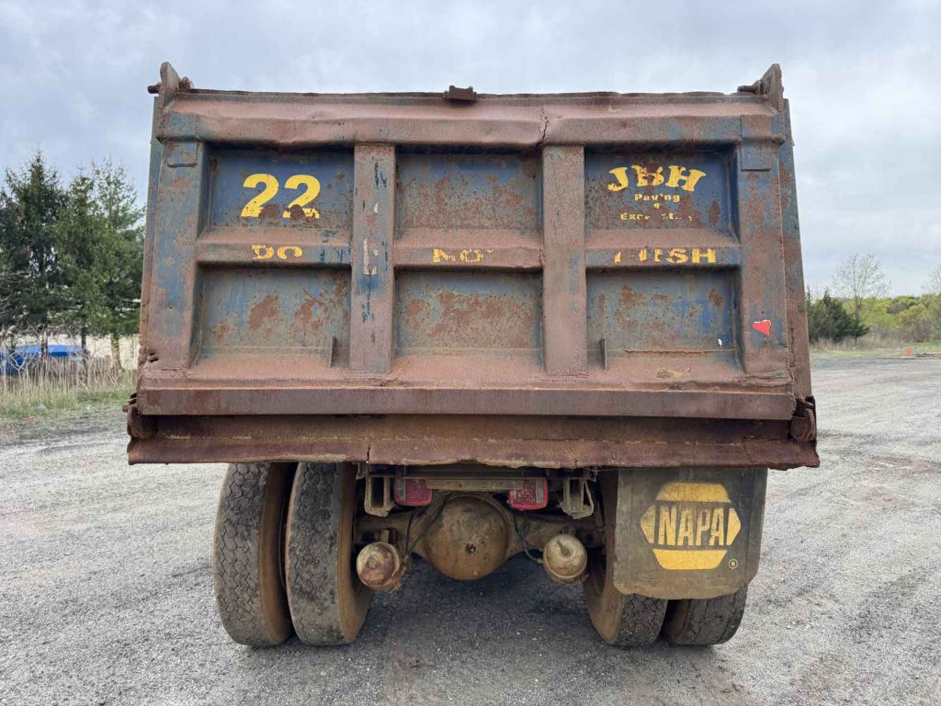 1986 Ford LTL 9000 Tandem Dump - Image 11 of 38