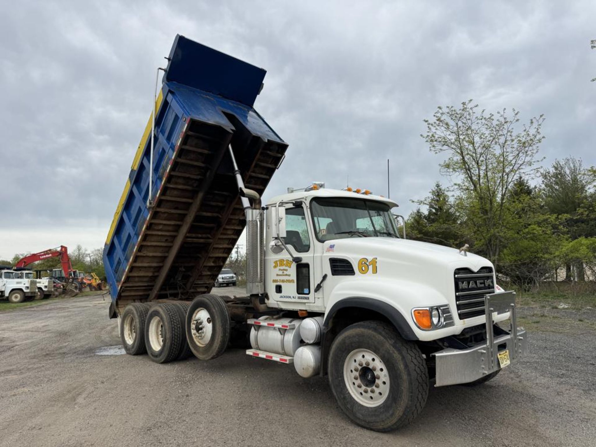 2006 Mack Granite Tri-Axle Dump - Image 6 of 44
