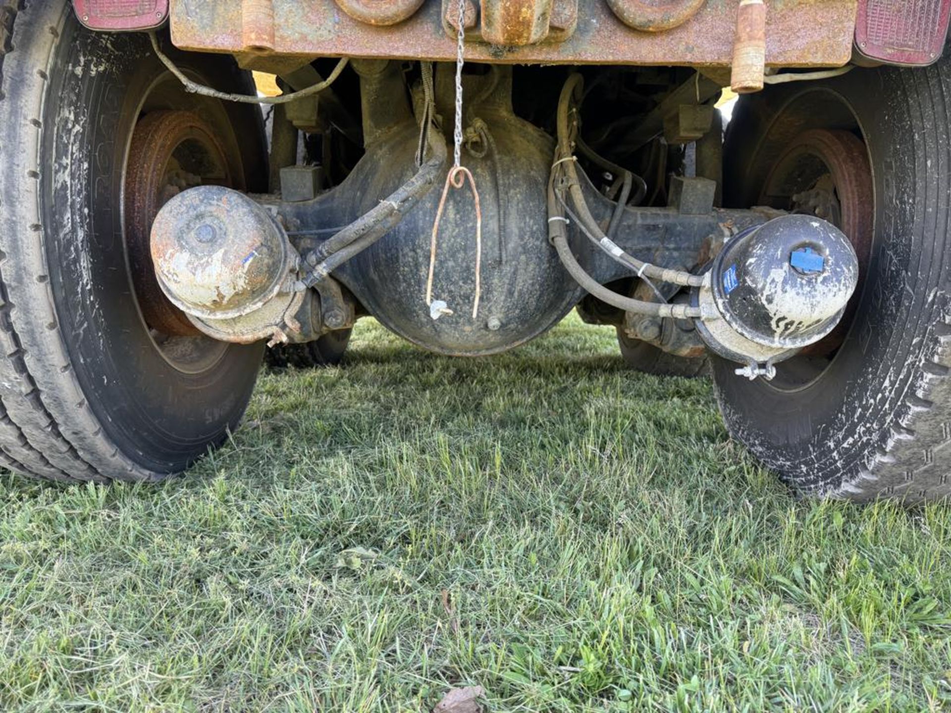 2016 Peterbilt 367 Tri-Axle Dump - Image 23 of 54