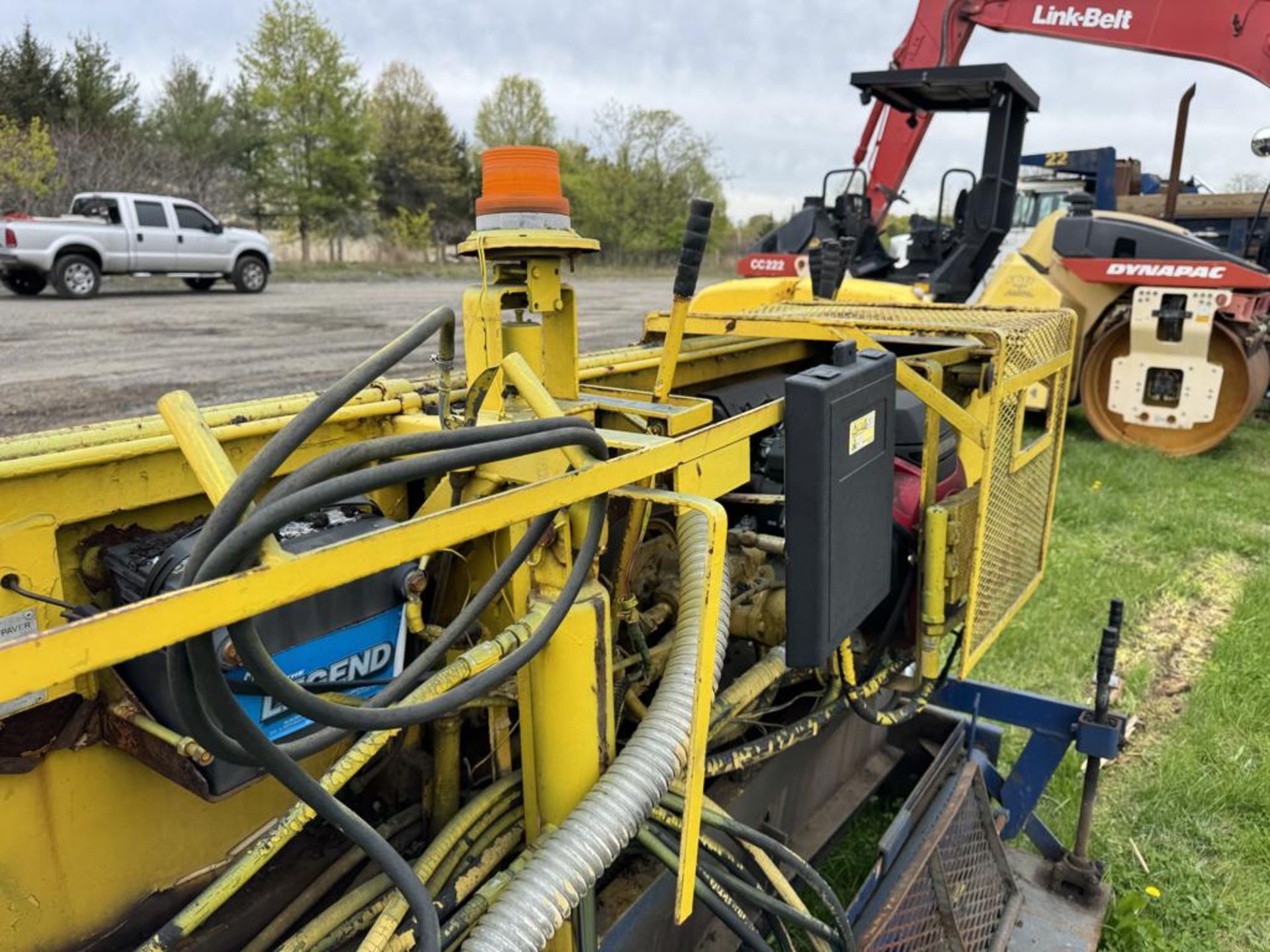 GEHL Powerbox T450 Asphalt Paver - Image 17 of 19
