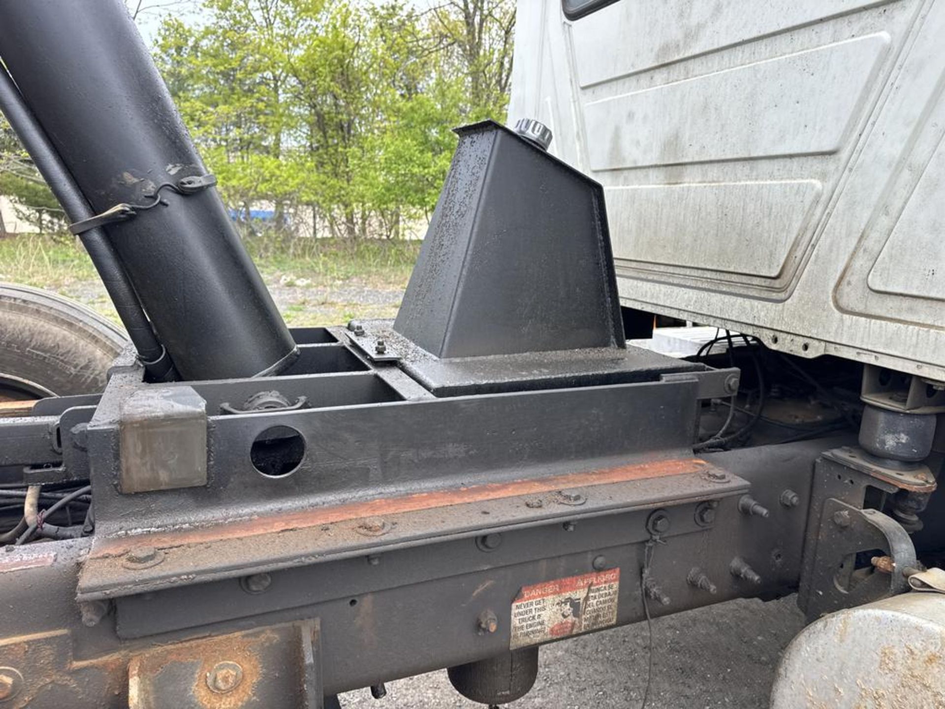 2006 Mack Granite Tri-Axle Dump - Image 32 of 44