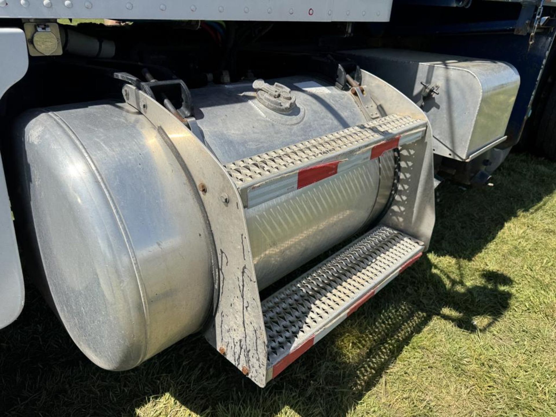 2016 Peterbilt 367 Tri-Axle Dump - Image 17 of 54