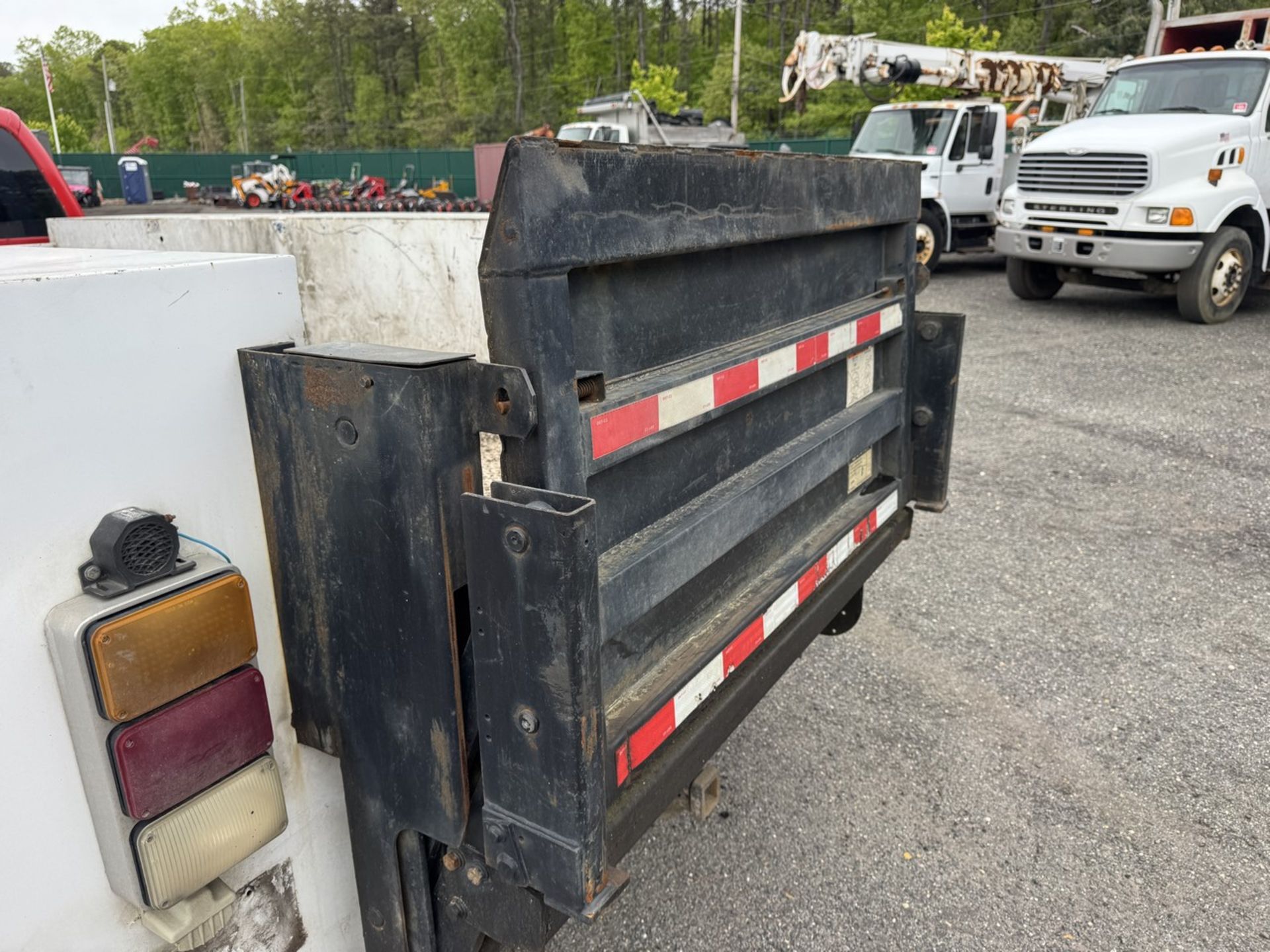 2002 Ford F-350 Service Truck Diesel w/ Lift Gate - Image 22 of 24