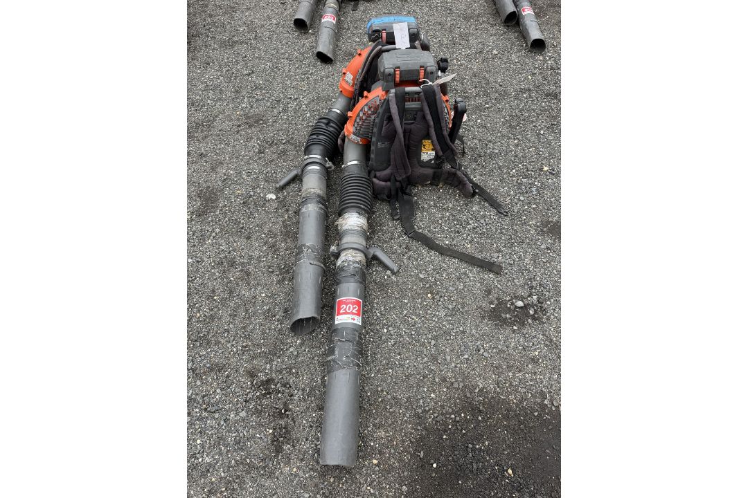 Lot of 2 Husqvarna 580BFS Backpack Blowers - Image 1 of 3