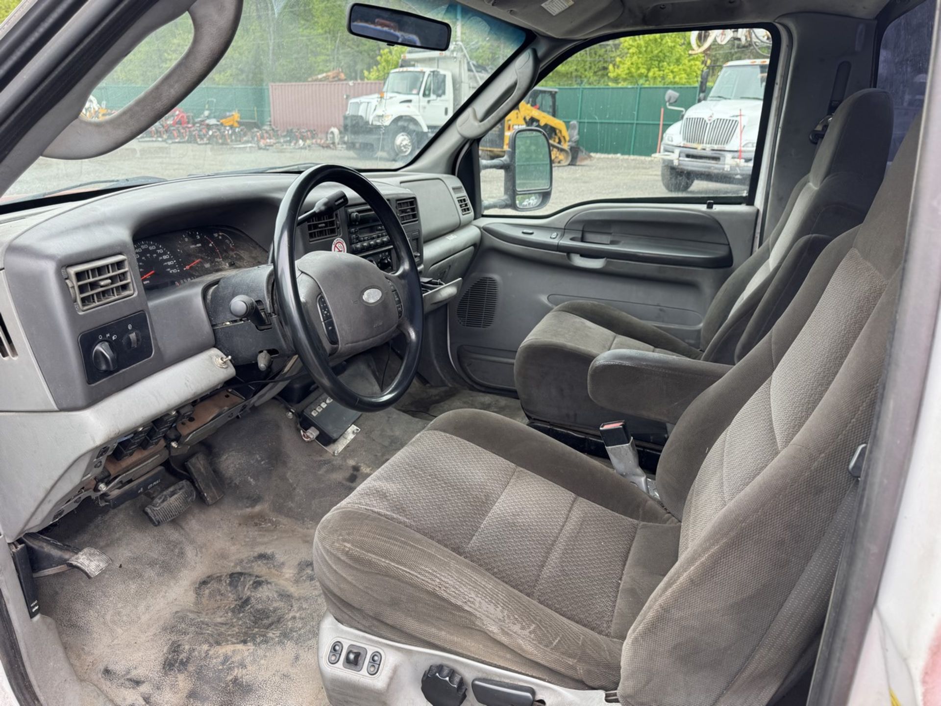 2002 Ford F-350 Service Truck Diesel w/ Lift Gate - Image 17 of 24