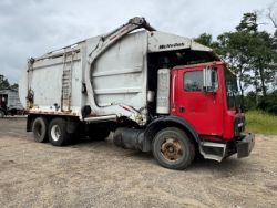 2009 Mack MRU613 Front Loading Garbage Truck