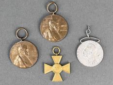 Konvolut Preußen, drei Medaillen und ein Orden