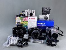 Konvolut von fünf Kameras, bestehend aus Canon EOS 5000 mit Sigma Aspherical 28-135mm, Nikon F3 AF