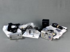 Konvolut 3 Digital-Kameras im Original Karton, bestehend aus Panasonic DMC-F7-S Lumix mit Adapter,