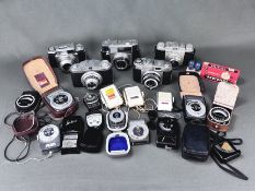 Konvolut 5 Kameras mit Objektiven verschieden u.a. Zeiss Contina II mit Objektiv Pantar 1:2.8 f= 45