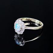 Diamant Opal Ring, 750/18K Weiß- und Gelbgold (punziert), Gesamtgewicht 2,74g, mittig Opal (Oberflä