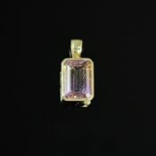 Moderner Anhänger, 585/14K Gelbgold (punziert), Gesamtgewicht 3,98g, facettierter, rechteckiger Ame