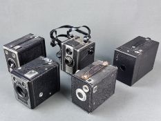 Konvolut 5 Boxkameras, bestehend aus Kodak "No. 2 Cartridge Hawk-Eye Model B", Kodak "SIX-20 'BROWN