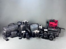 Konvolut Kameras Camcorder und Zubehör, bestehend aus Canon MV 600, in Tasche, Canon EOS 500 N mit