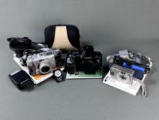 Konvolut Canon Kameras, bestehend aus Canon Power Shot G3 Digitalkamera, dabei Canon Objektiv Wide