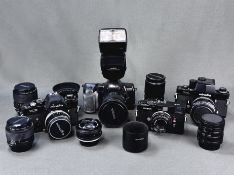 Konvolut Minolta 4 Kameras verschieden dabei 10 Objektive, ein Blitz, bestehend aus Kamera Minolta