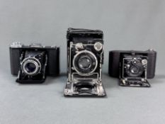 Konvolut von drei Kameras, bestehend aus Ica Icarette mit Ica Novar-Anastigmat 1:6,8 F=7,5cm No.354