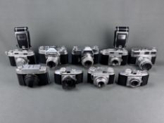 Konvolut von acht verschiedenen Kleinbildkameras, bestehend aus zwei Agfa Karat 36 mit Objektiven,