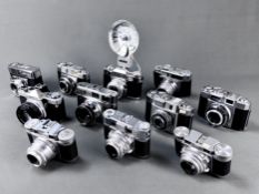 Konvolut von elf verschiedenen Kameras, bestehend aus Olympus OM-1 mit Zuiko Auto-S 1:1,8 f=50mm, B