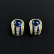 Paar Saphir-Ohrstecker mit Brillanten, 750/18K Gelbgold (punziert), 12g, besetzt mit je einem Saphi
