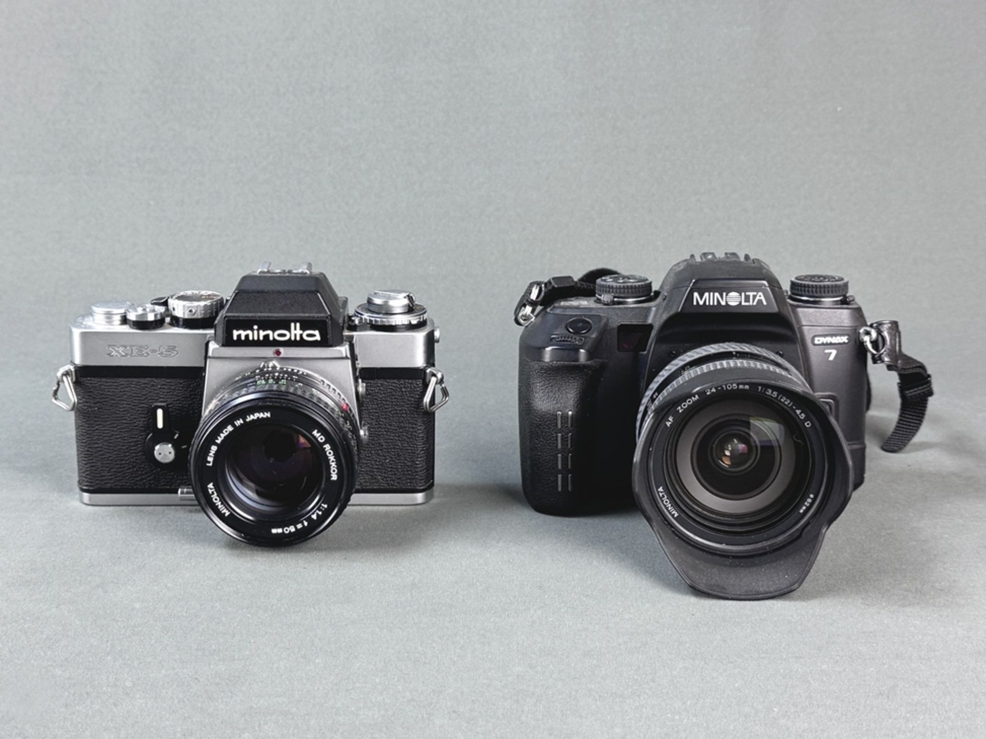 Konvolut, 2 Minolta Kameras mit 7 Objektiven, bestehend aus Minolta XE 5 Kamera mit Objektiv MD Rok - Bild 2 aus 4