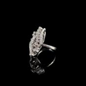 Diamant Ring, 850 Silber (getestet), Gesamtgewicht 8,4g, längliche, florale Form besetzt mit Diaman