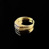 Saphir Ring, 585/14K Gelbgold (punziert), Gesamtgewicht 4,3g, besetzt mit 6 kleinen Saphiren mit st