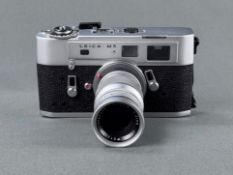 Kamera Leica M5 Nr. 1288011 mit Leitz Objektiv Elmar 1:4/90mm Nr. 1767908, leichte Gebrauchsspuren,