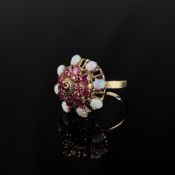 Opal Ring, 585/14K Gelbgold (punziert), Gesamtgewicht 6,3g, besetzt mit geschliffenen roten Steinen