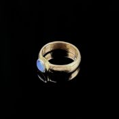 Opal Ring, 333/8K Gelbgold (punziert), Gesamtgewicht 4,86g, Ringschiene besetzt mit kleinem ovalem 