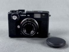 Kamera Leica CL Nr. 1306632, Ernst Leitz Wetzlar, mit Objektiv Leitz Summicron-C 1:2/40 Nr. 2551753