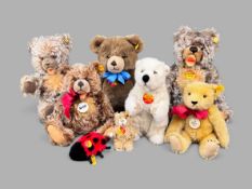 Konvolut Steiff Tiere, 8 Stück, bestehend aus Teddy "Zotty" 0300/35, Höhe ca. 37cm, Teddy "Zotty" 0