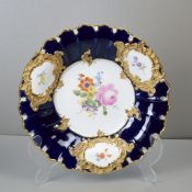 Meissen B-Form Prunkteller, kobaltblau, Blumenmalerei