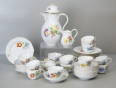 Meissen Kaffeeservice für 12 Personen, Neubrandenstein, Blumenmalerei