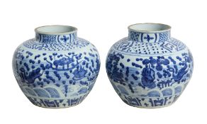 Paar asiatische Vasen, blau-weiß, wohl China