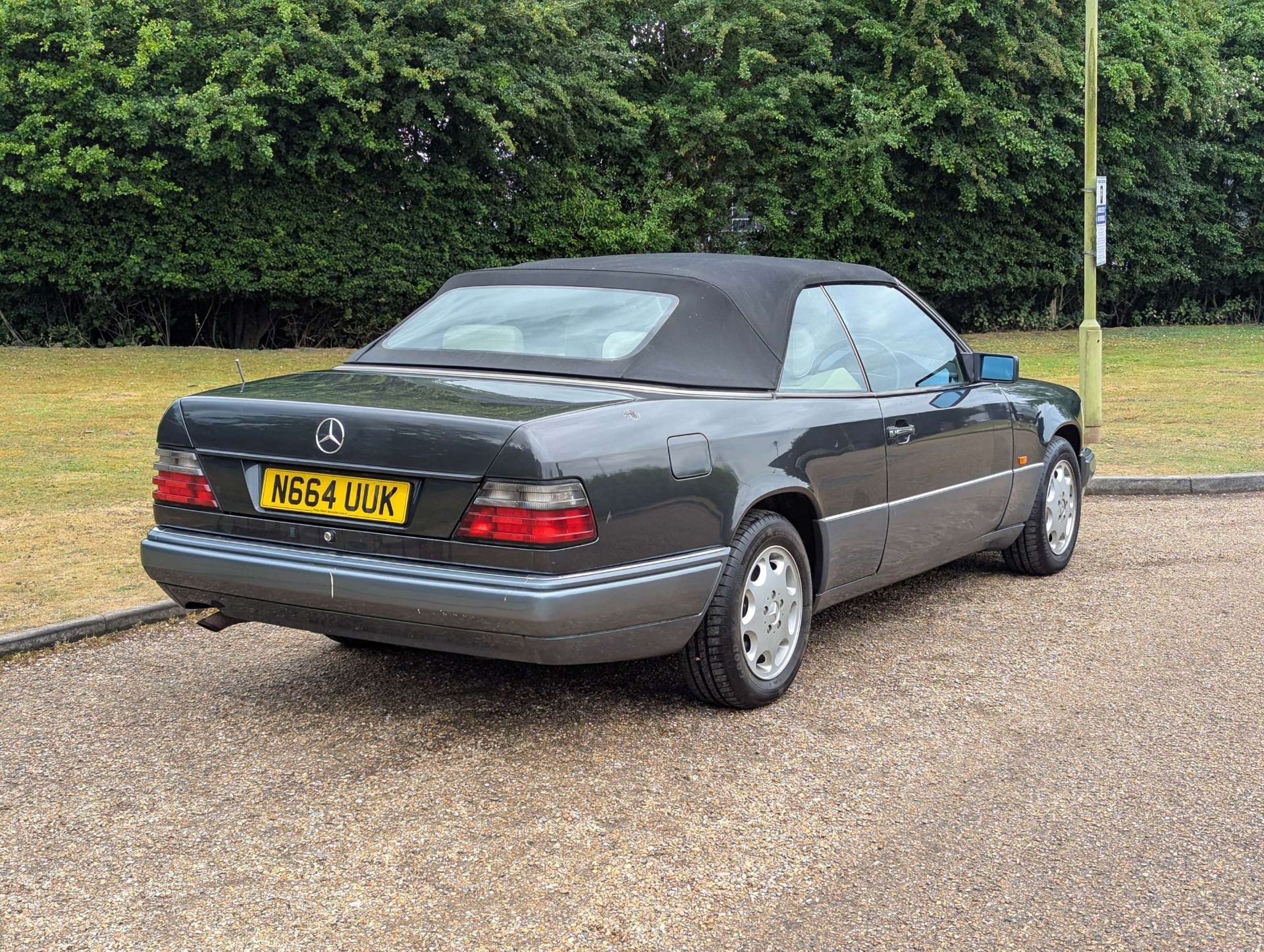 1995 MERCEDES E220 CABRIOLET - Image 8 of 30