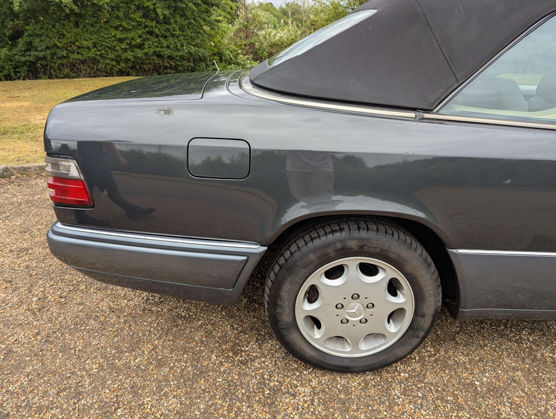 1995 MERCEDES E220 CABRIOLET - Image 17 of 30