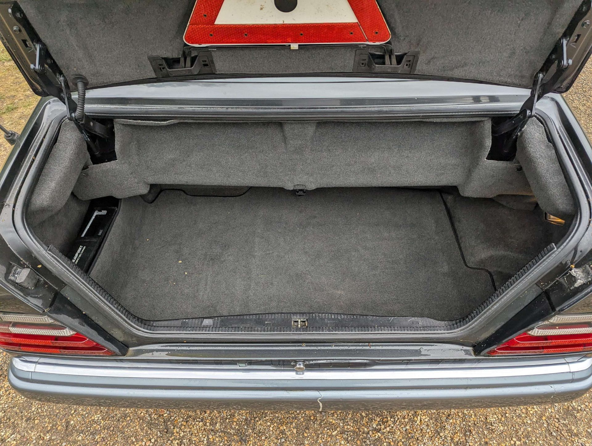 1995 MERCEDES E220 CABRIOLET - Image 28 of 30