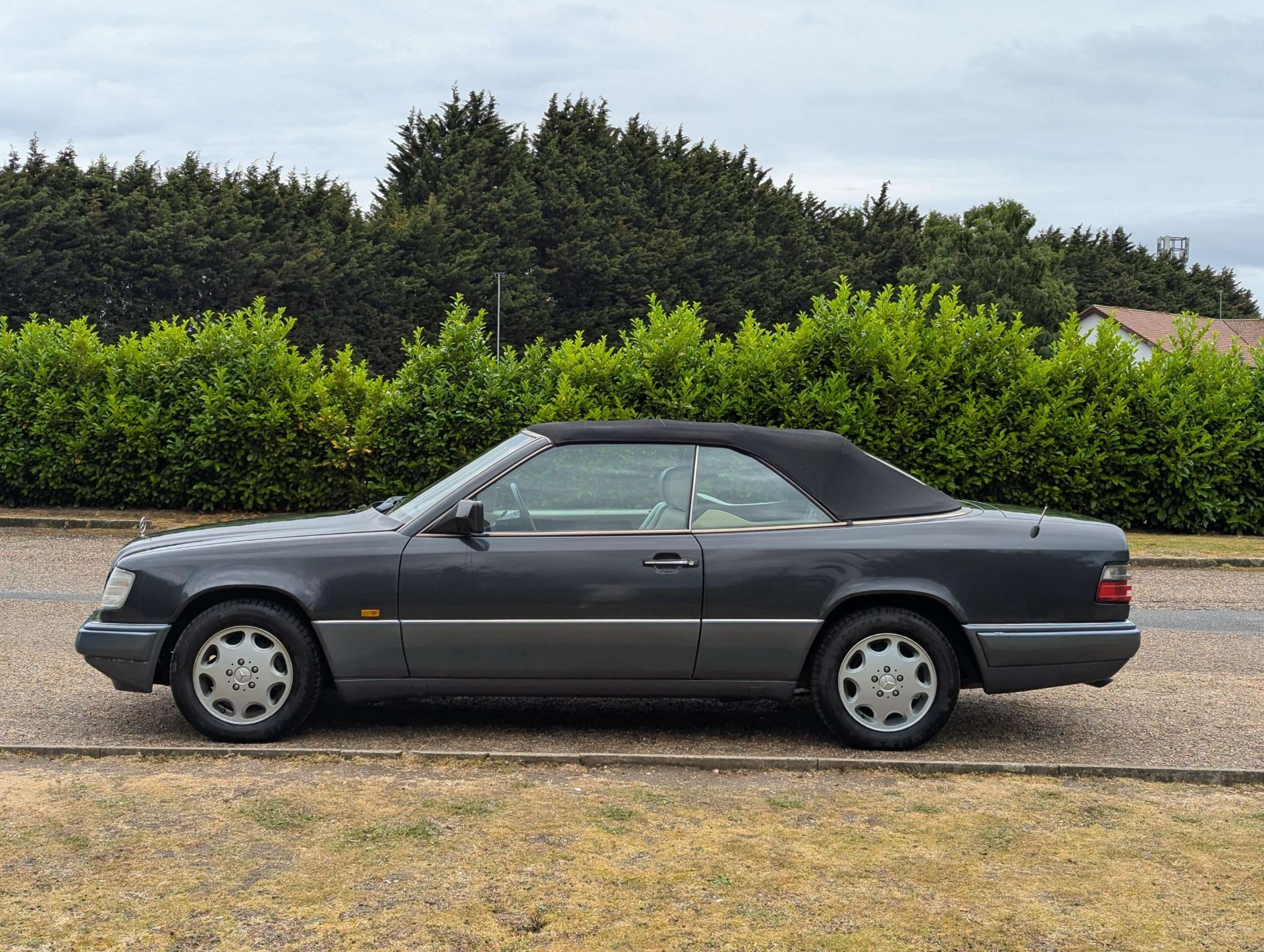 1995 MERCEDES E220 CABRIOLET - Image 5 of 30