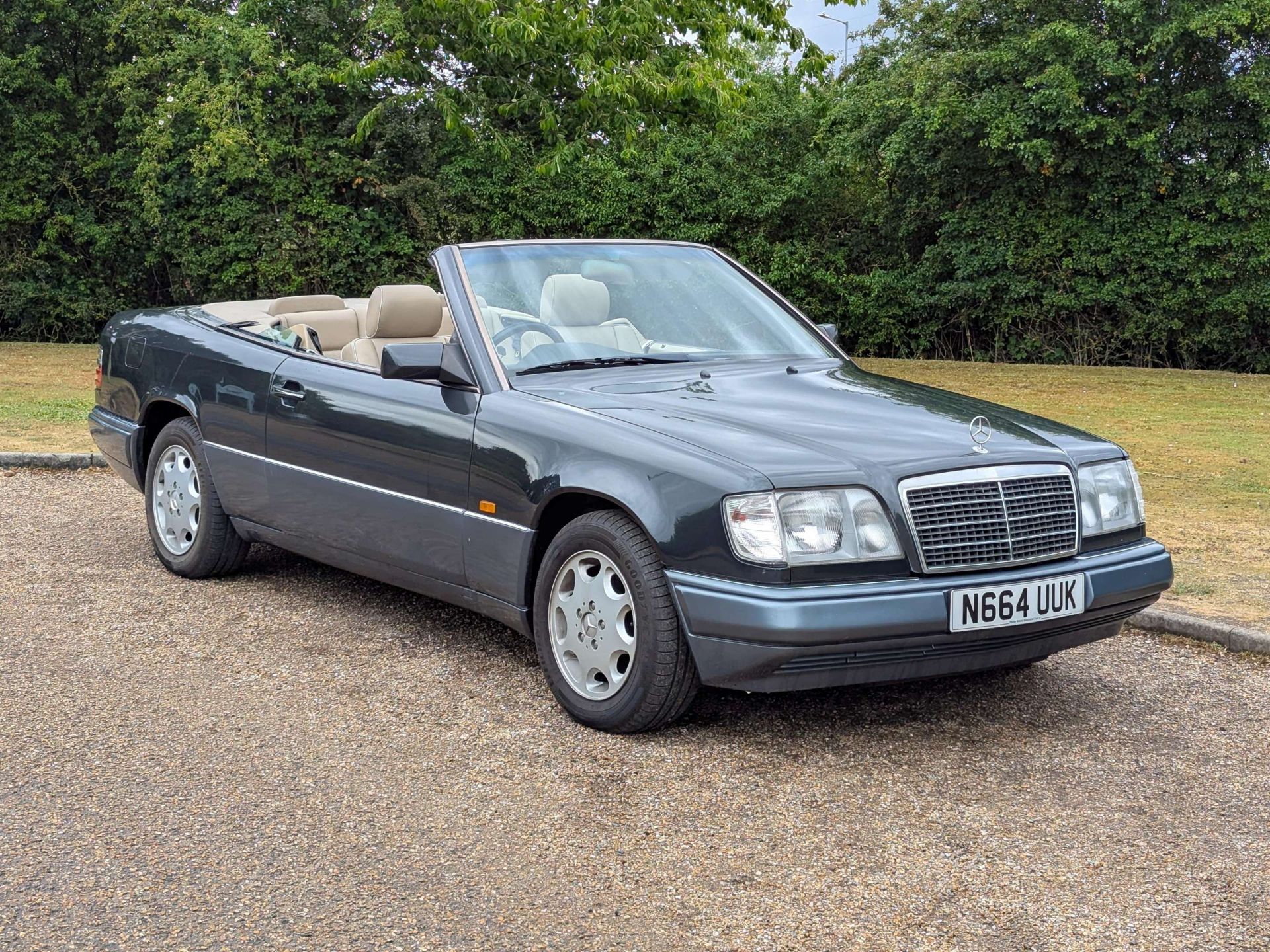 1995 MERCEDES E220 CABRIOLET