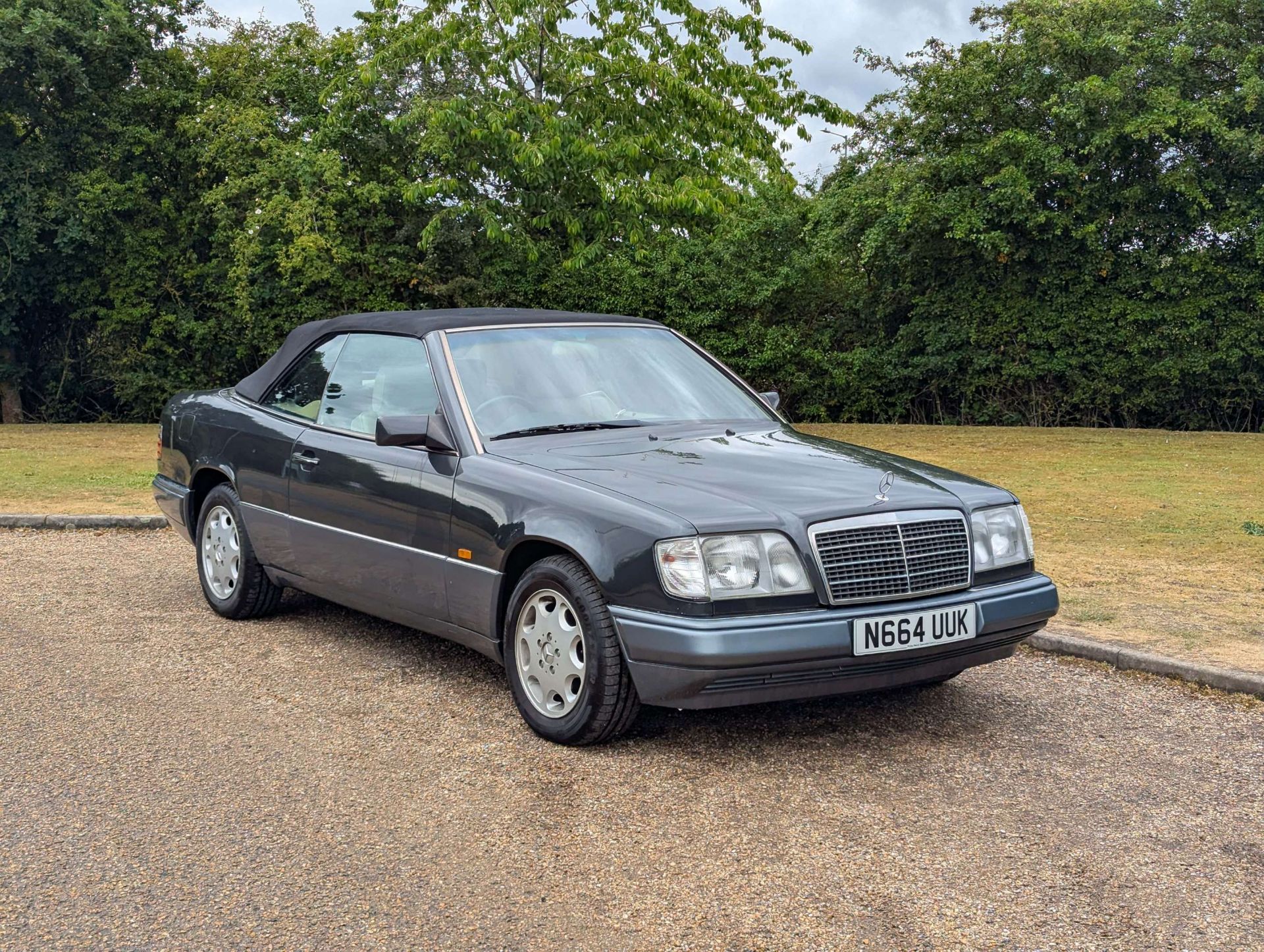 1995 MERCEDES E220 CABRIOLET - Image 2 of 30