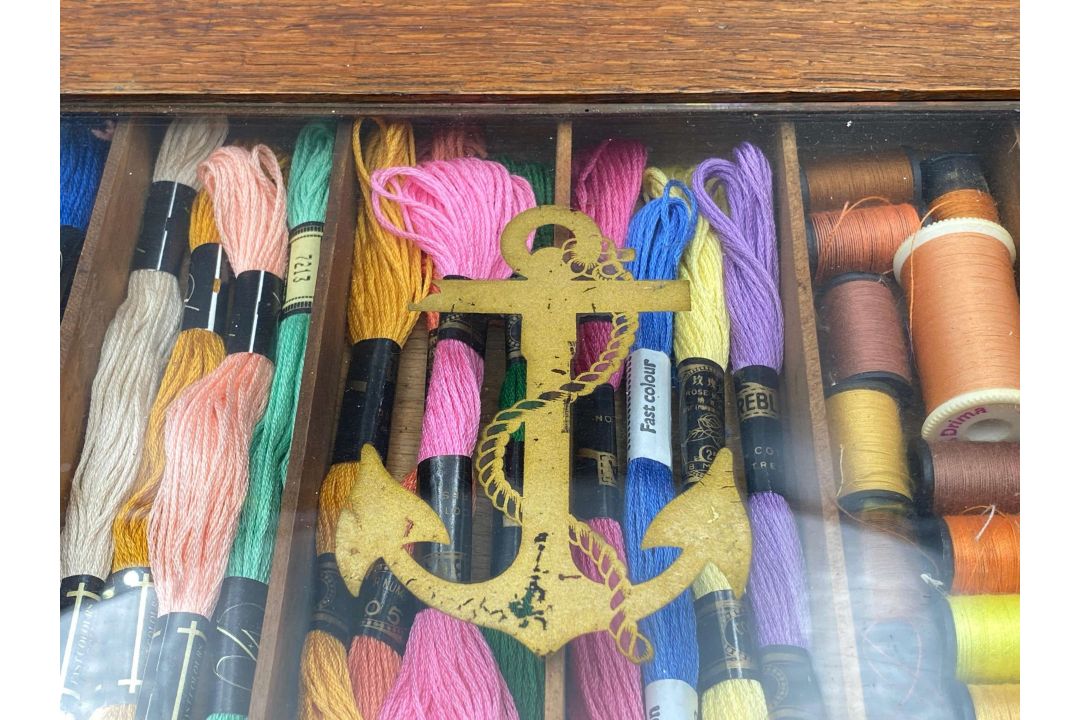 CLARKS “ANCHOR” STRANDED COTTON FOR EMBROIDERY, OAK, CONCERTINA, POINT OF SALE THREAD BOX - Image 8 of 13