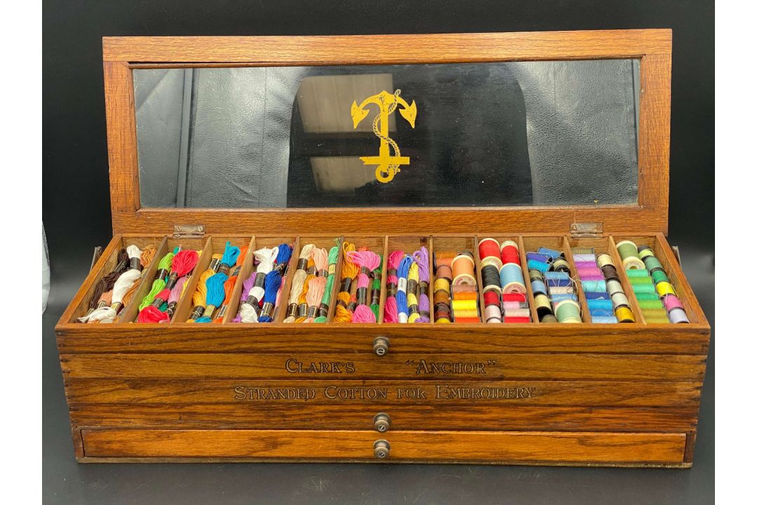CLARKS “ANCHOR” STRANDED COTTON FOR EMBROIDERY, OAK, CONCERTINA, POINT OF SALE THREAD BOX - Image 2 of 13
