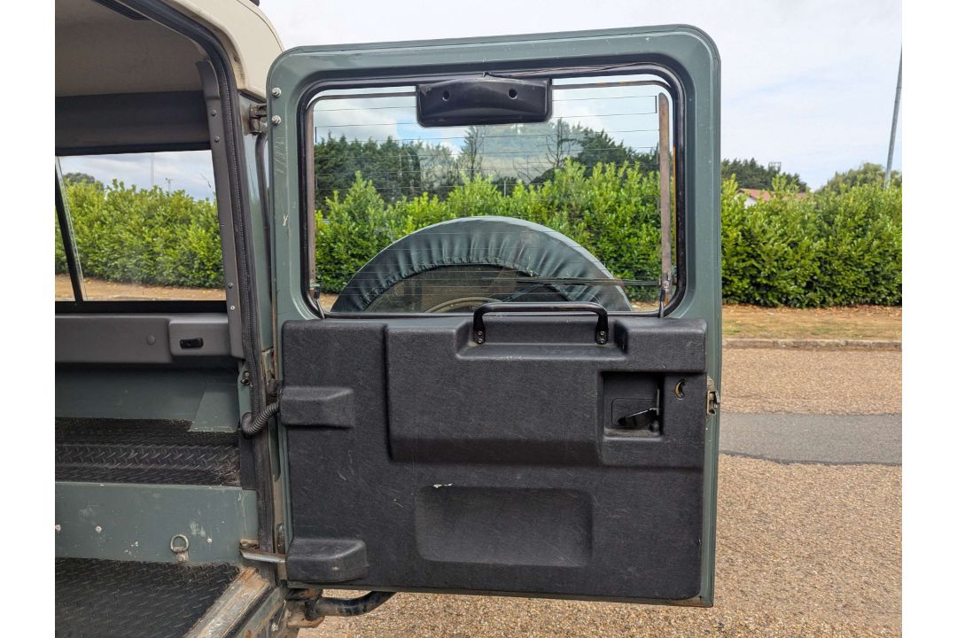 2009 LAND ROVER DEFENDER 110 - Image 45 of 58