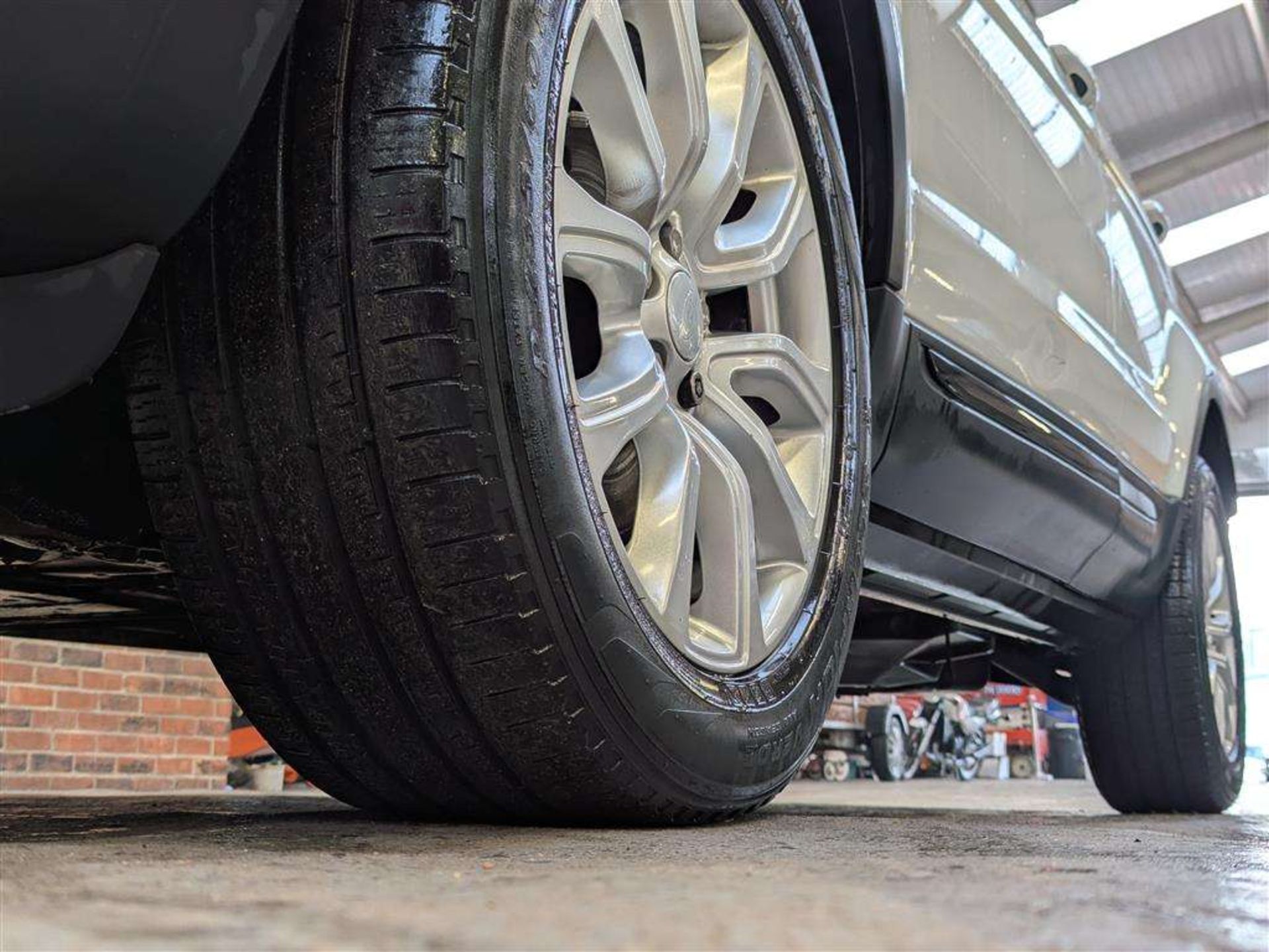 2015 LAND ROVER RANGE ROVER EVOQUE SE TEC - Image 28 of 47