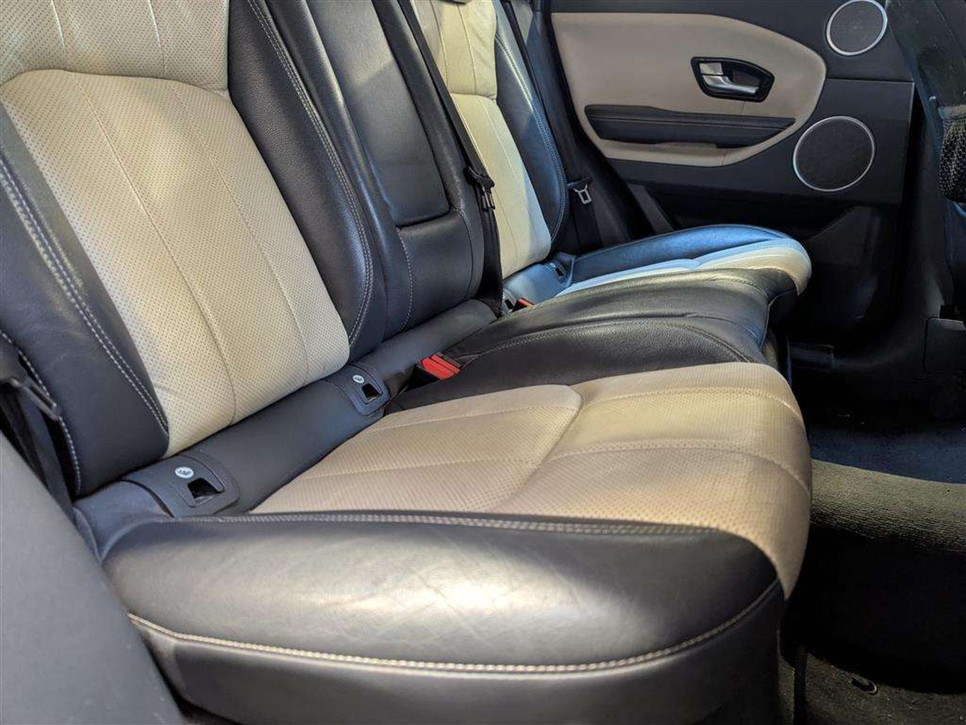 2015 LAND ROVER RANGE ROVER EVOQUE SE TEC - Image 32 of 47