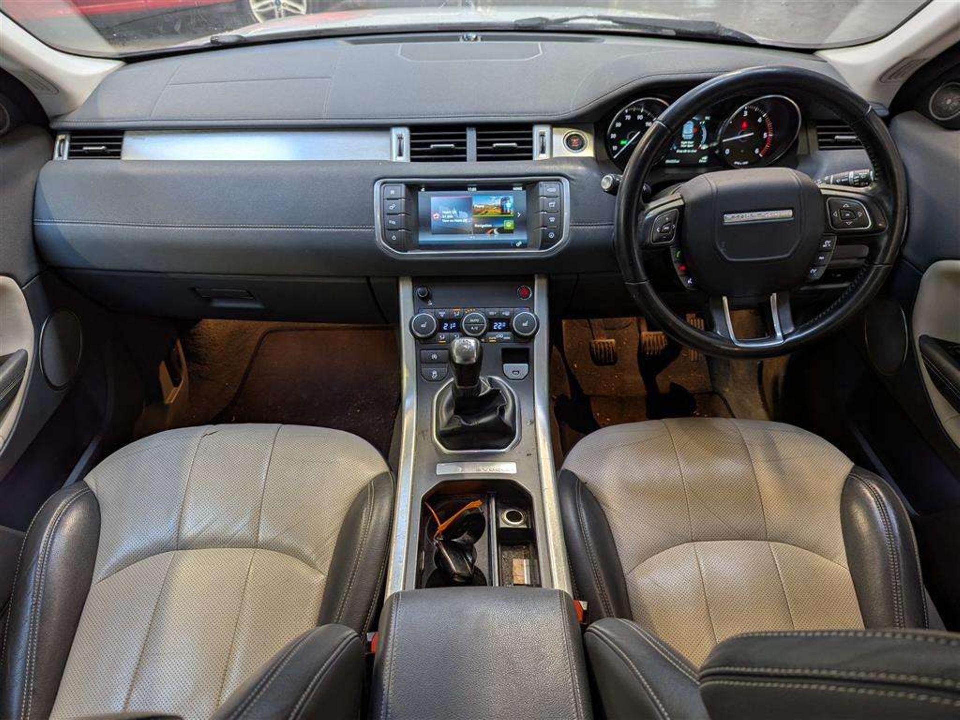 2015 LAND ROVER RANGE ROVER EVOQUE SE TEC - Image 24 of 47