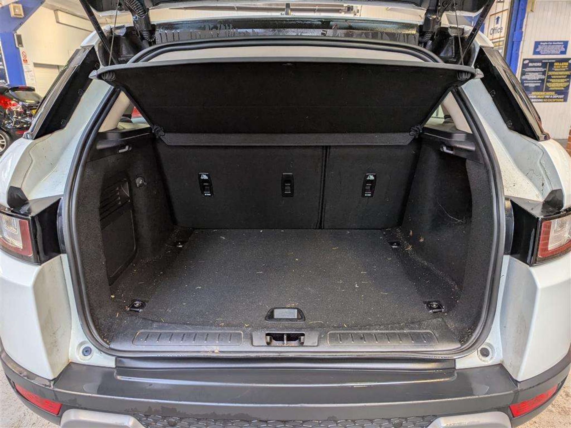 2015 LAND ROVER RANGE ROVER EVOQUE SE TEC - Image 25 of 47